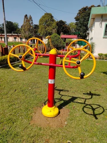 Outdoor arm wheel spinner station